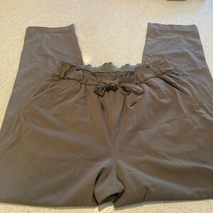 Women’s Lululemon keep moving pant